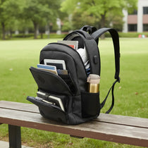 Sac à dos de lycée bien organisé avec ordinateur portable, cahiers, trousse et accessoires