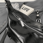 Sac hobo en cuir synthétique vernis – chic et pratique - Vignette | Sacs pour tous