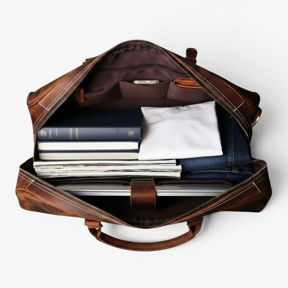 Intérieur du sac de voyage en cuir de vachette avec compartiment pour ordinateur portable jusqu'à 16 pouces