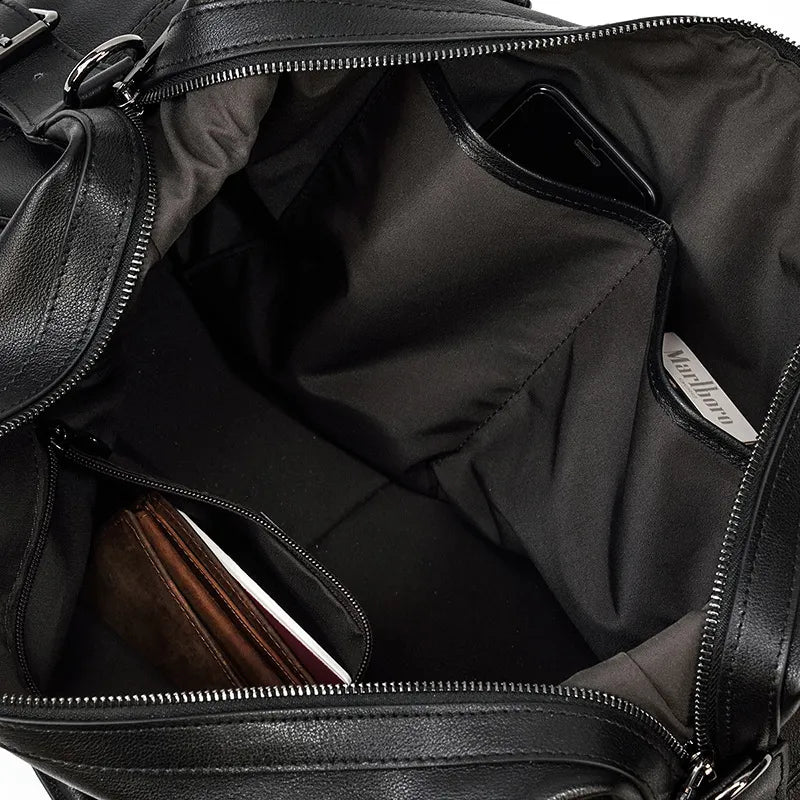 Intérieur du sac de voyage en cuir véritable avec compartiments de rangement