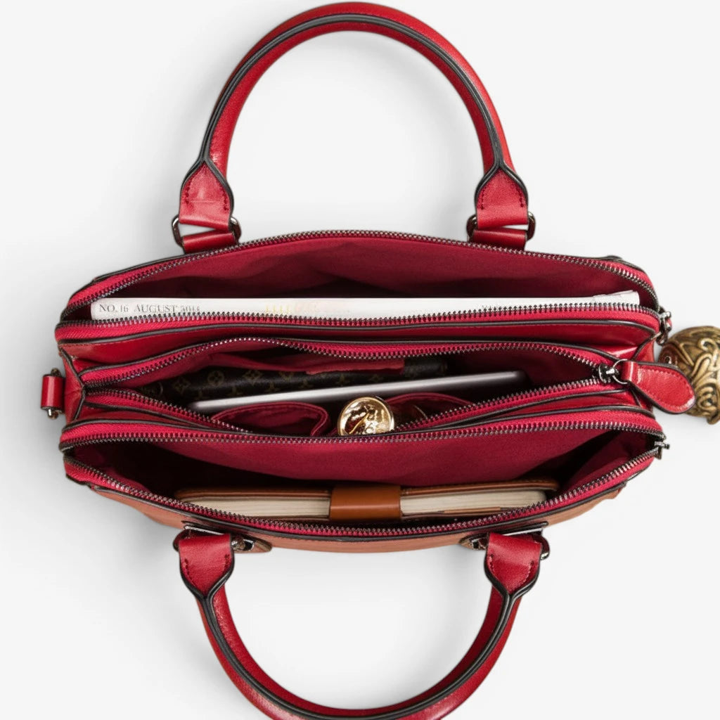 Organisation intérieure du sac en cuir rouge avec compartiments et poche zippée