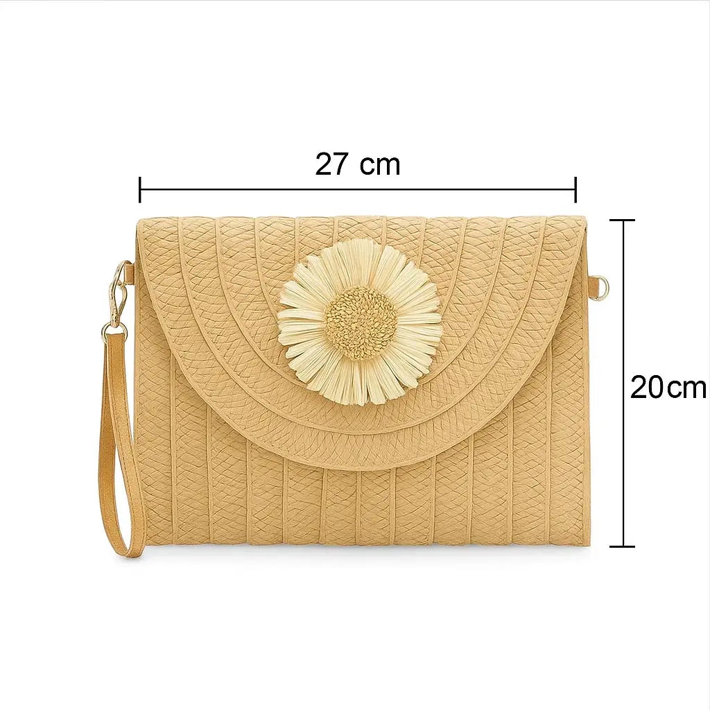 Pochette en paille tressée beige avec dimensions 27 cm par 20 cm