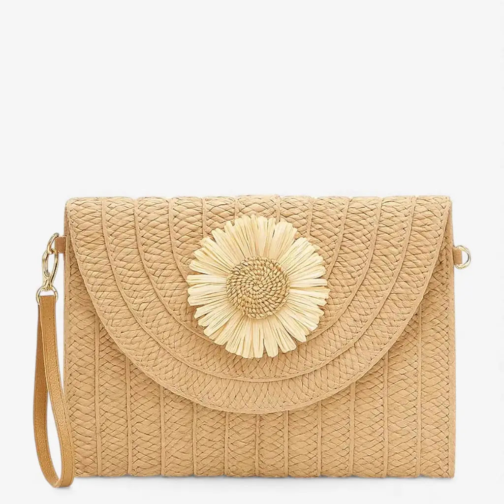 Pochette en paille tressée beige avec rabat tendance estivale