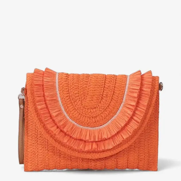 Pochette en paille tressée orange avec rabat à franges tendance estivale