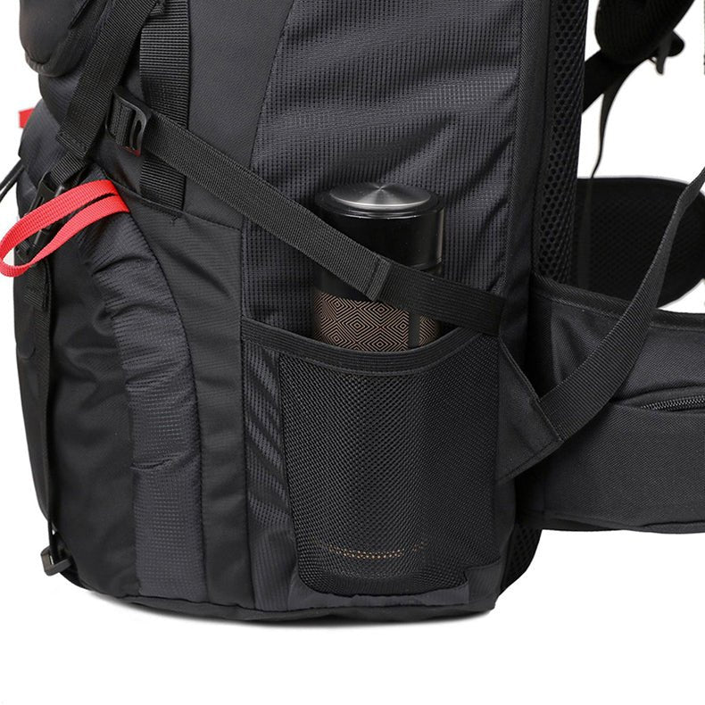 Sac de randonnée 60L noir – Poche latérale en mesh avec gourde – Bretelle matelassée visible