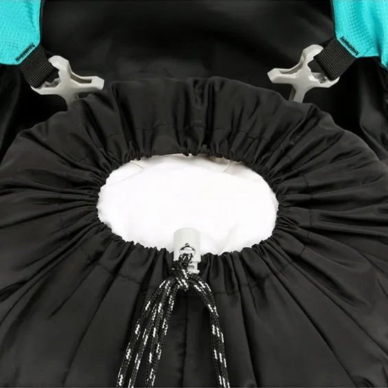 Fermeture à cordon renforcé du sac à dos trekking 60L – ouverture large et ajustable pour un accès rapide au contenu