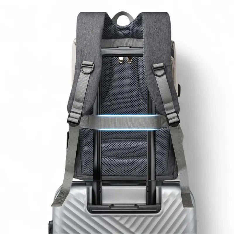 Vue arrière du sac à dos à langer USB avec sangle pour valise et bretelles renforcées