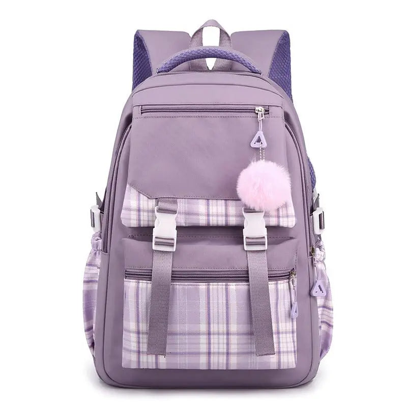 Vue de face du sac à dos collège violet avec pompon blanc et motif à carreaux blancs