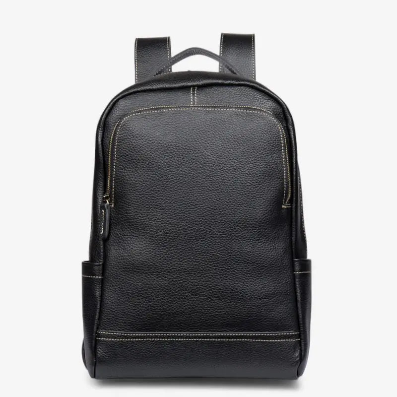 Sac à dos en cuir noir présenté de face sur fond blanc