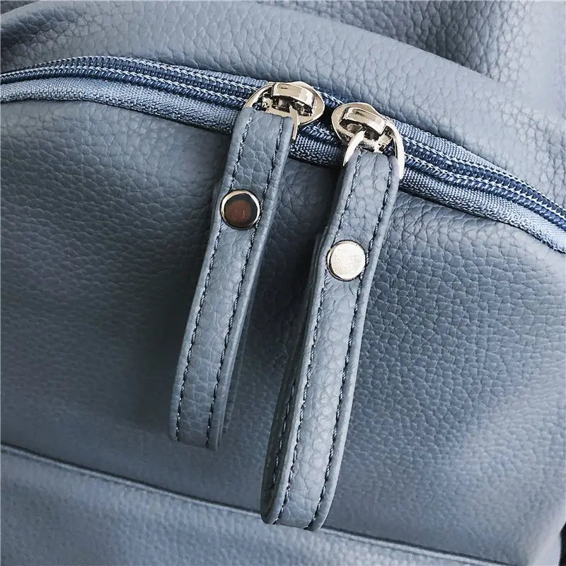 Zoom sur la fermeture éclair du sac à dos en cuir PU bleu imperméable