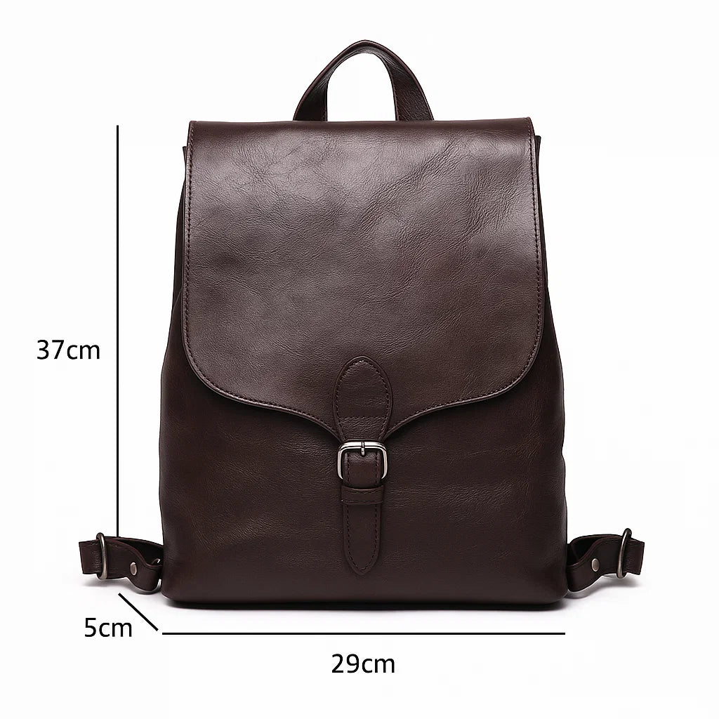 Dimensions du sac à dos en cuir marron, 37 cm de hauteur, 29 cm de largeur, 5 cm de profondeur.