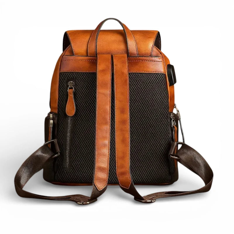 Vue arrière du sac à dos en cuir de vachette gaufré avec bretelles ajustables et renfort respirant