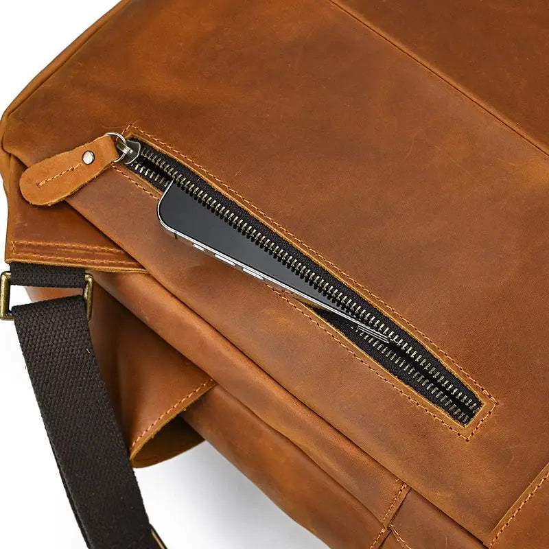 Gros plan fermeture éclair sac à dos cuir vachette vintage camel