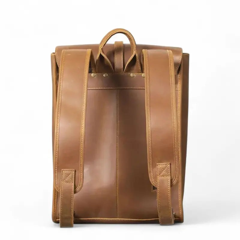 Vue arrière du sac à dos en cuir véritable de vachette marron avec bretelles renforcées