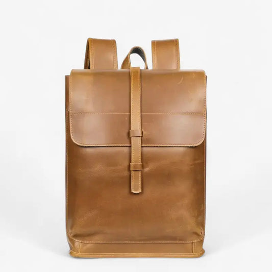 Sac à dos en cuir véritable de vachette marron, design rectangulaire épuré avec rabat et boucle