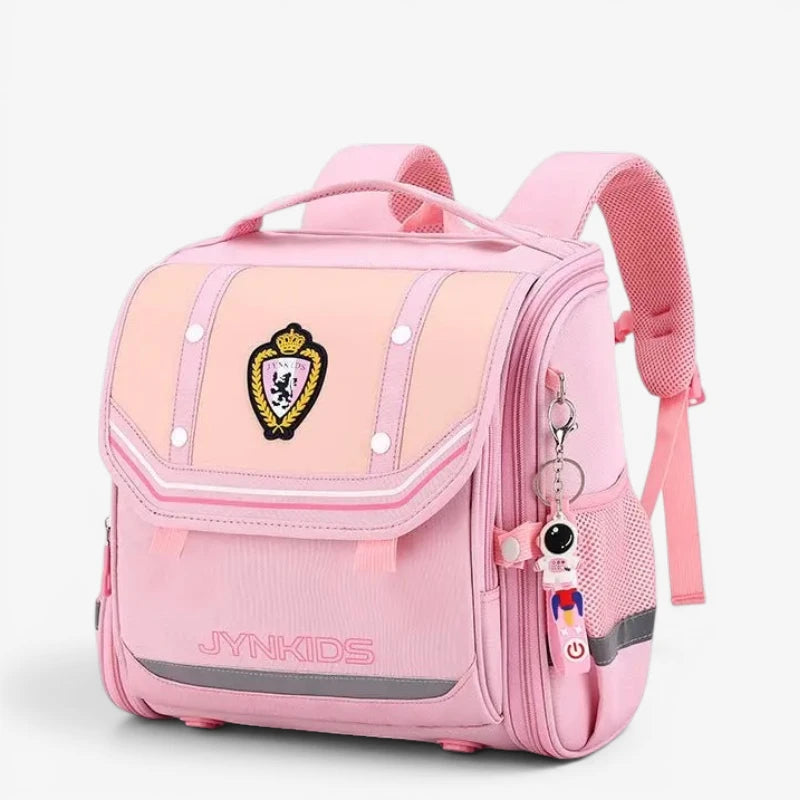 Sac à dos scolaire entièrement rose clair  avec rabat rigide, écusson royal brodé et porte-clés astronaute – design ergonomique pour fille