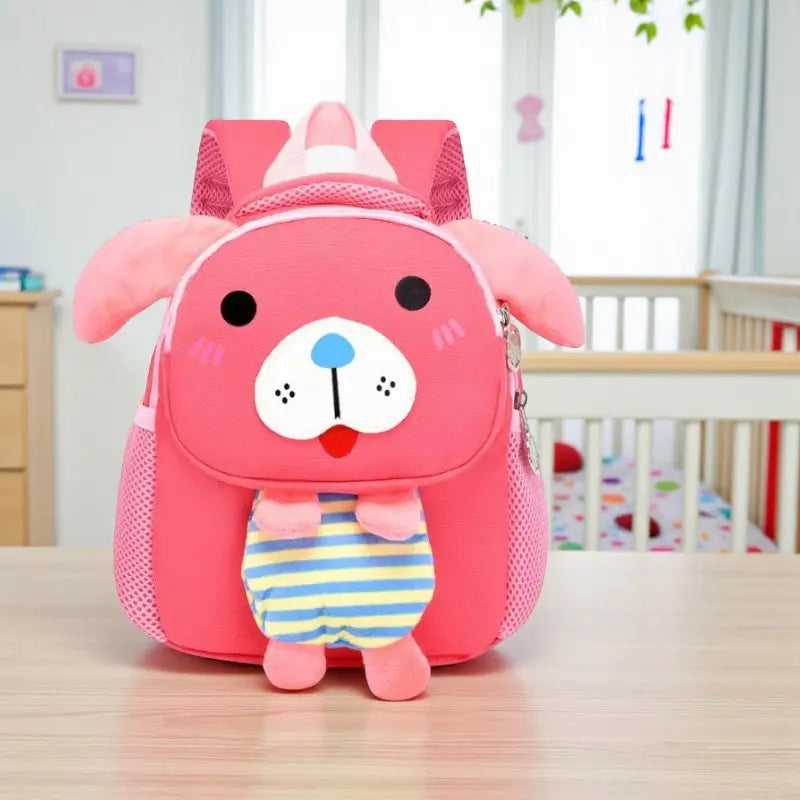 Sac à dos enfant chien rose posé sur une table