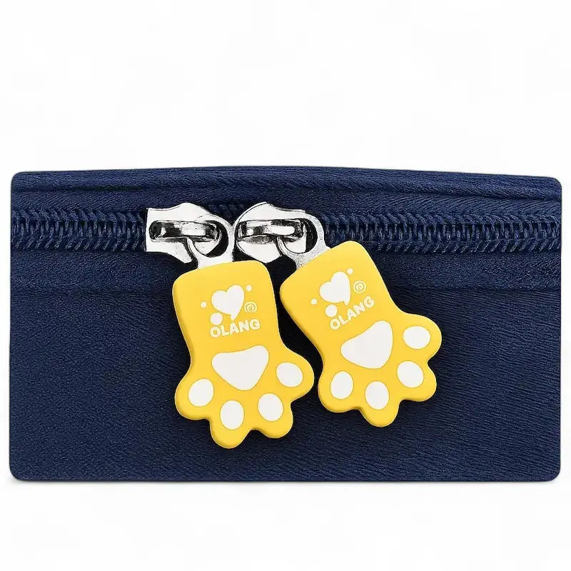 Fermeture éclair jaune en forme de patte sur un sac à dos ergonomique enfant