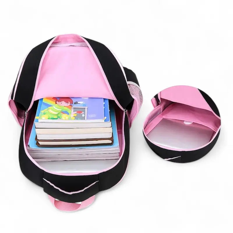 Sac à dos rose motif chat rempli de cahiers et fournitures scolaires