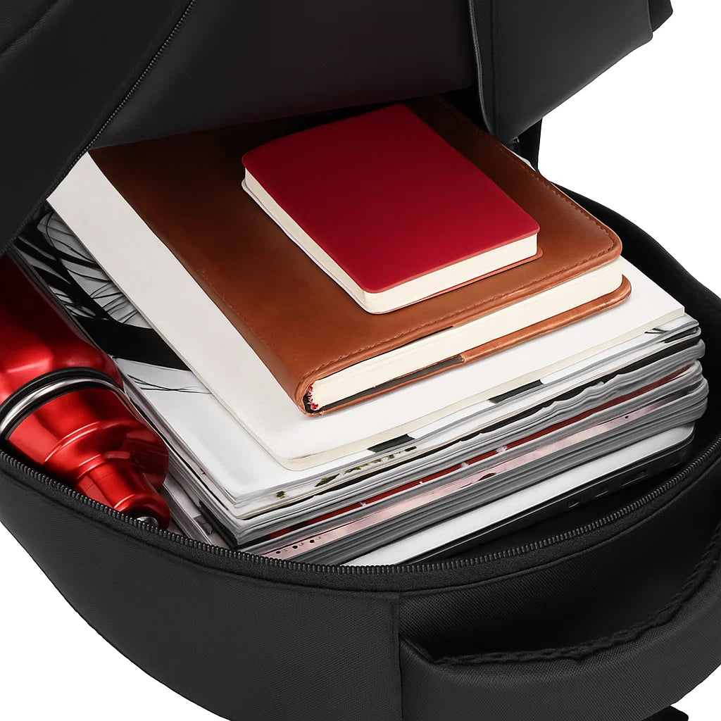 Intérieur du sac à dos étudiant noir avec rangements