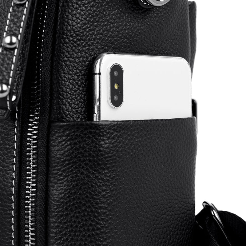 poche latérale sac à dos femme cuir noir avec smartphone inséré