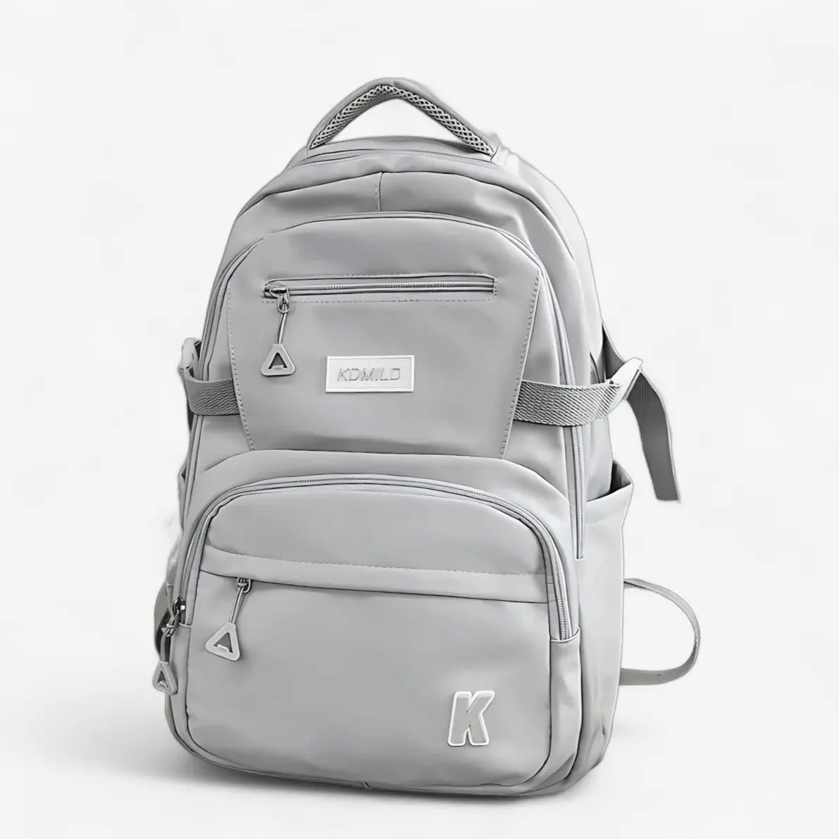 Sac à dos gris lycée et étudiant – modèle unisexe avec poches zippées, logo K blanc en relief, tissu imperméable et sangles ajustables