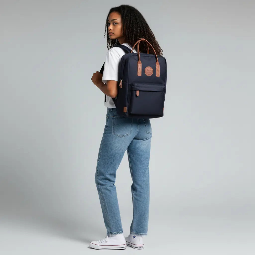 Sac à dos lycée noir en polyester porté au dos avec compartiment ordinateur portable