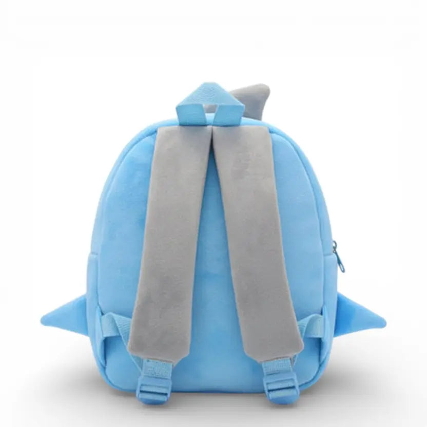 Vue arrière du sac à dos maternelle en peluche requin avec bretelles