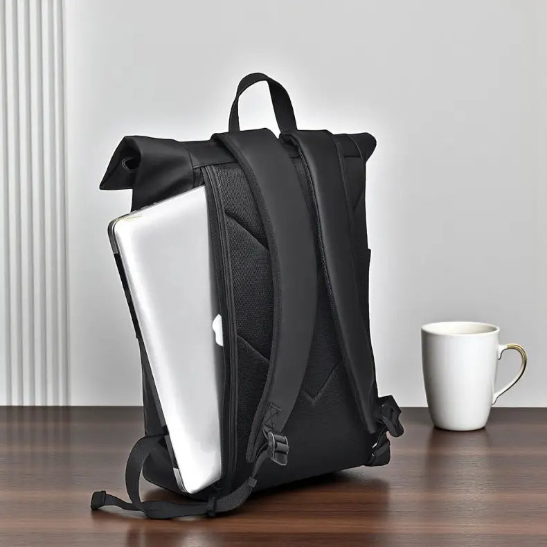 Sac à dos noir avec ouverture latérale et compartiment pour ordinateur portable