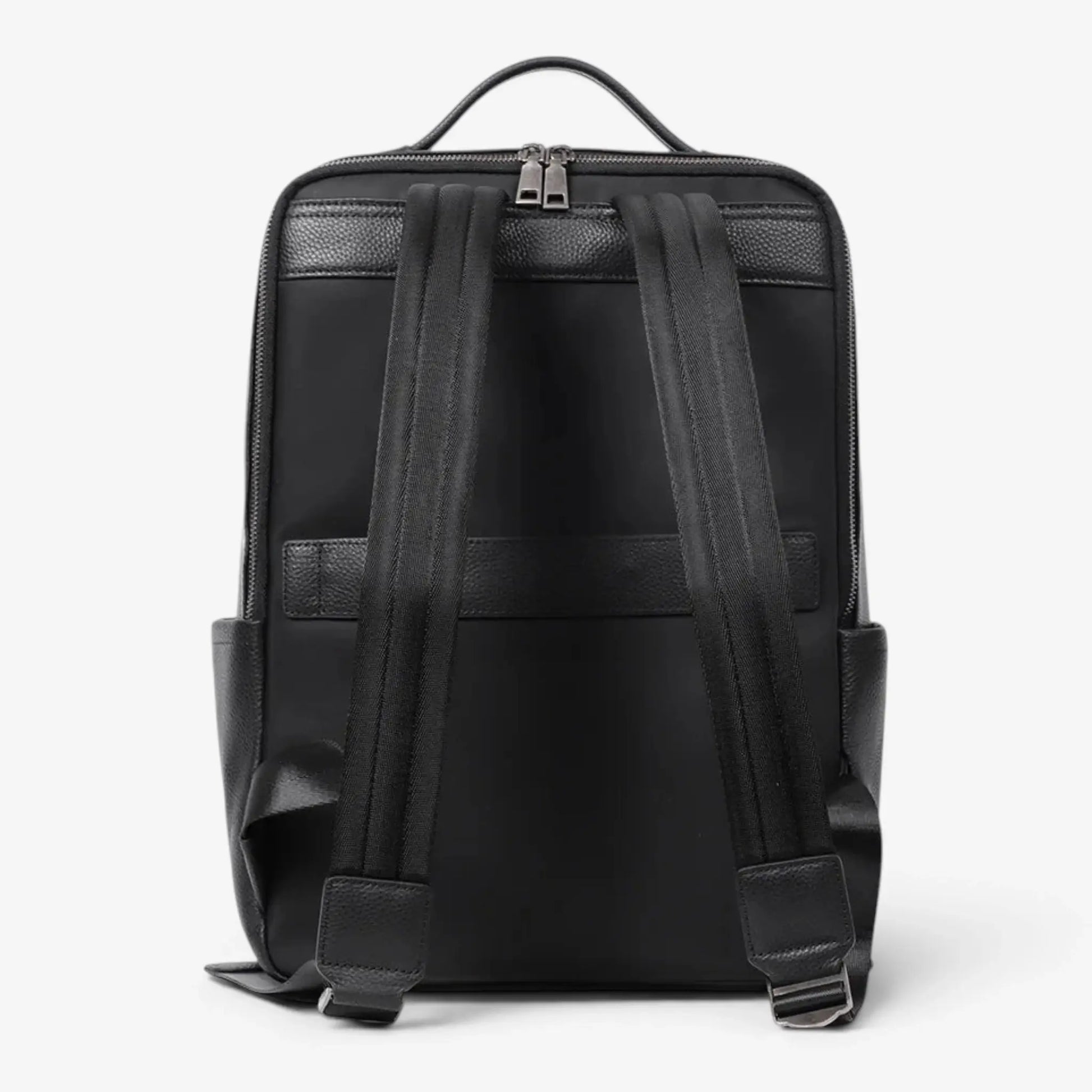 Vue arrière du sac à dos ordinateur en cuir  grainé noir pour homme avec bretelles ajustables