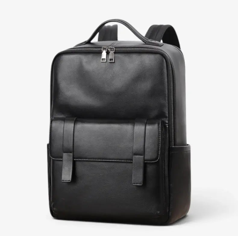 Sac à dos ordinateur en cuir lisse noir pour homme vu de trois quarts