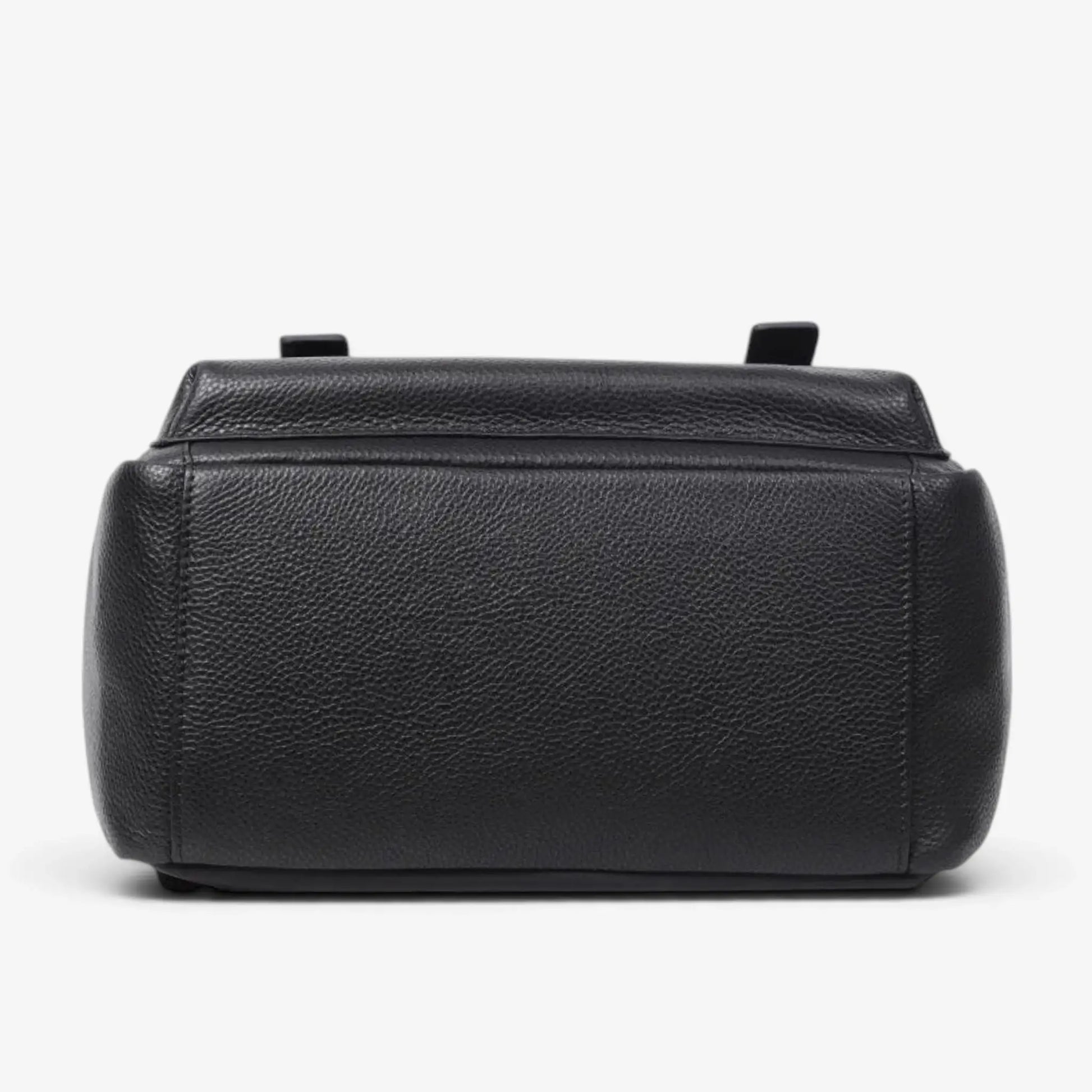 Vue du dessous du sac à dos ordinateur en cuir noir grainé pour homme