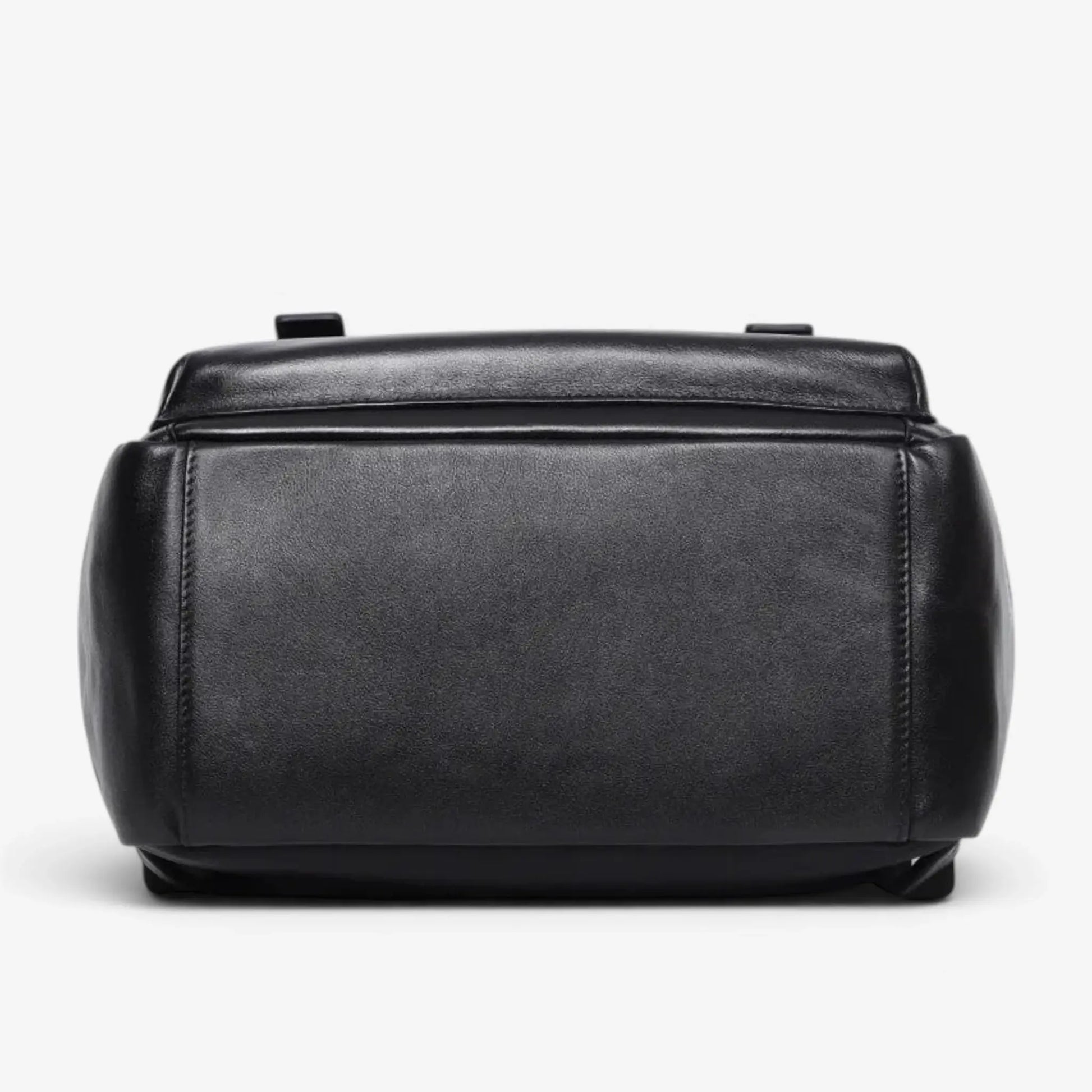 Vue du dessous du sac à dos ordinateur en cuir noir lisse pour homme