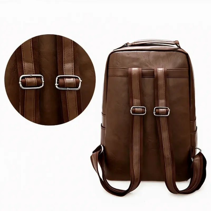 Vue arrière et latérale d’un sac à dos ordinateur marron foncé avec bretelles ajustables