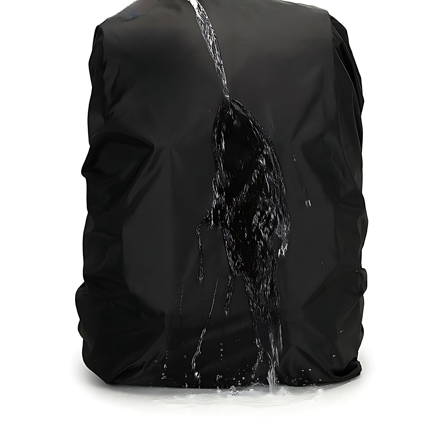 Sac à dos photo noir recouvert d’une housse étanche avec écoulement d’eau sur la surface