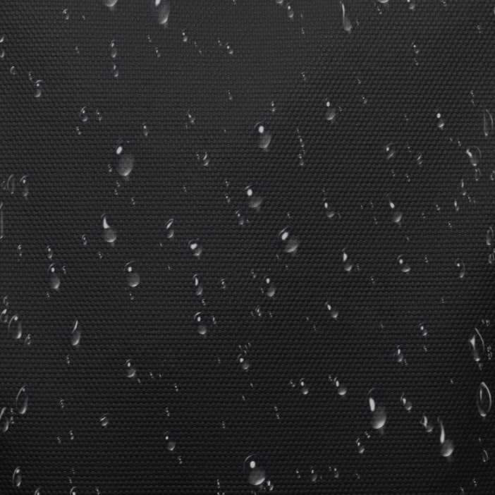 Zoom sur le tissu imperméable du sac photo pro noir avec gouttes d’eau en surface