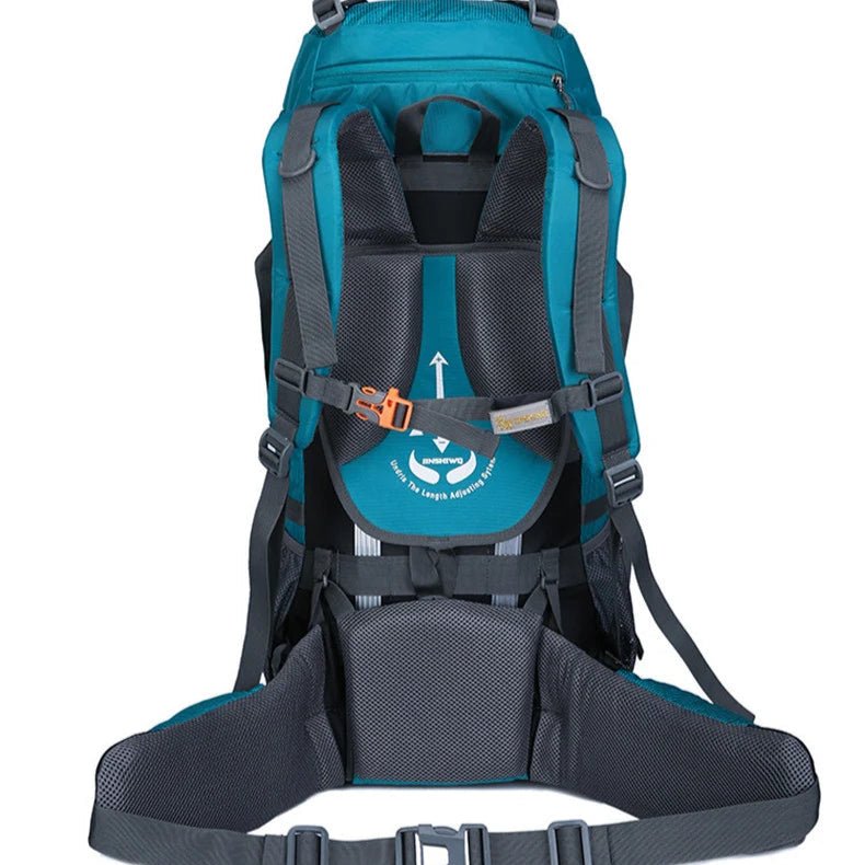 Vue arrière du sac à dos de randonnée 60L montrant la structure dorsale ventilée et les bretelles rembourrées