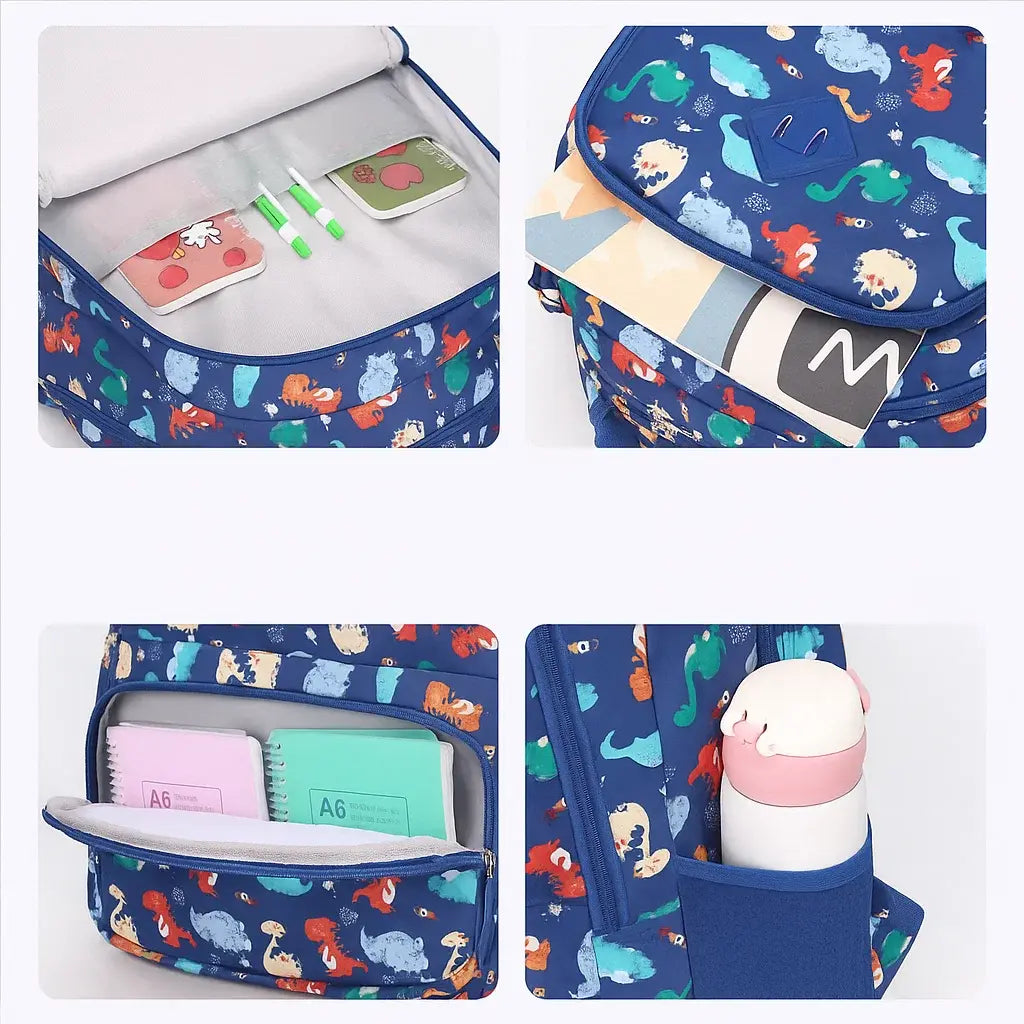 Sac à dos scolaire enfant bleu à motifs dinosaures, gros plans sur les compartiments et poches latérales.
