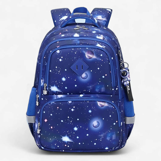 Sac à dos scolaire enfant bleu motif galaxie, léger et imperméable, vue de face.