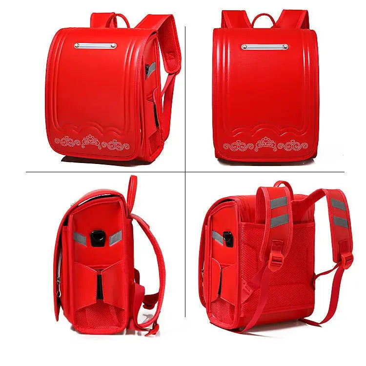 Sac à dos scolaire japonais rigide rouge montré sous plusieurs angles