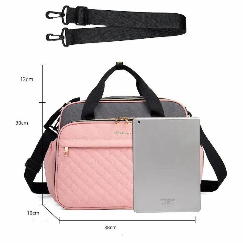 Sac à langer bandoulière Oxford rose avec dimensions affichées et comparaison tablette