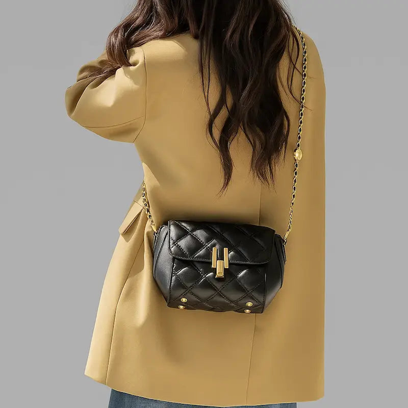 sac-a-main-matelasse-noir-porte-dos