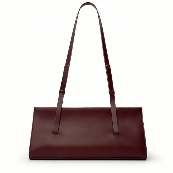 Sac baguette en cuir bordeaux pour femme, vue de face avec design rectangulaire