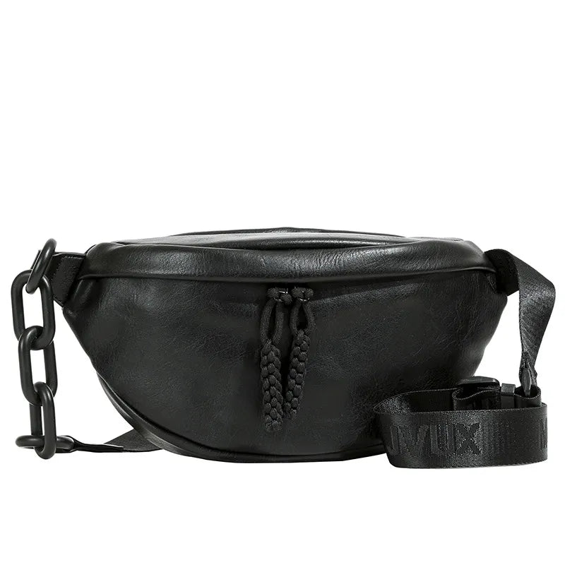 Vue de face du sac banane femme en cuir synthétique noir avec fermeture zippée et chaîne latérale.