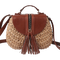 Sac à bandoulière bohème en paille tressée avec rabat en cuir marron et franges décoratives