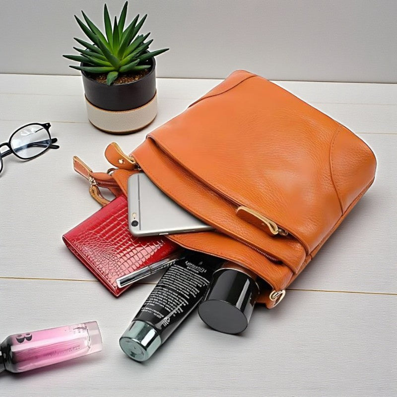 Sac à bandoulière en cuir véritable camel avec accessoires posés