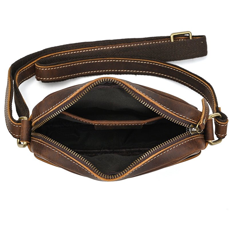 Vue intérieure du sac bandoulière en cuir de vachette marron