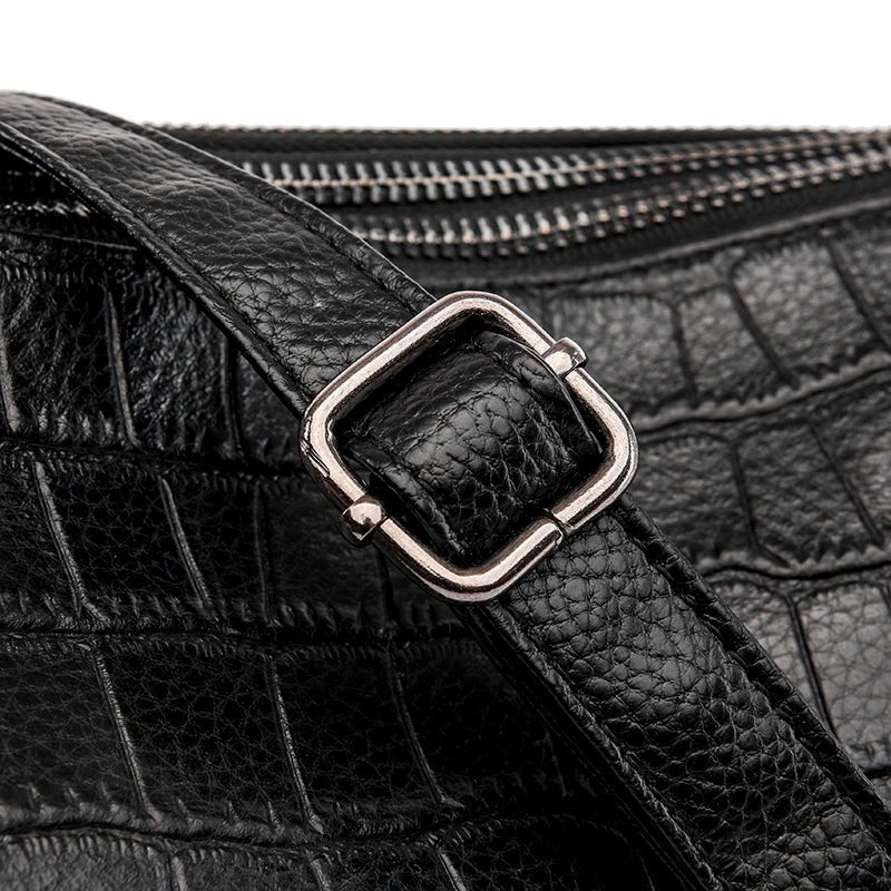 Boucle métallique réglable de la bandoulière cuir noir croco