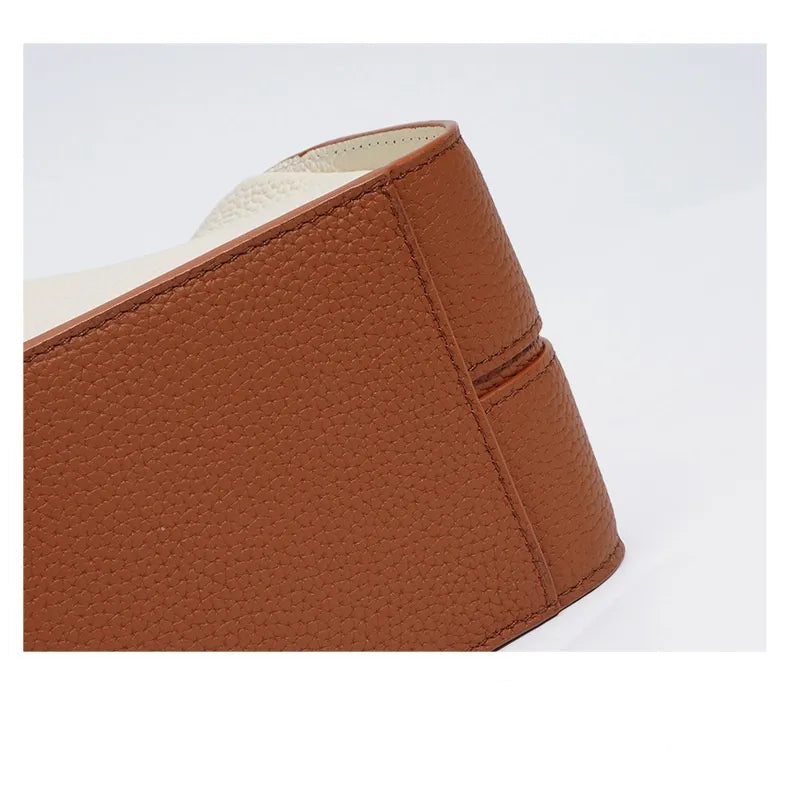 Vue arrière du sac bandoulière femme en cuir de vachette
