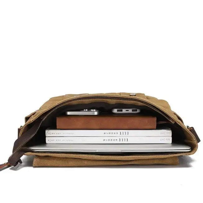organisation intérieure du sac bandoulière homme camel avec ordinateur et accessoires